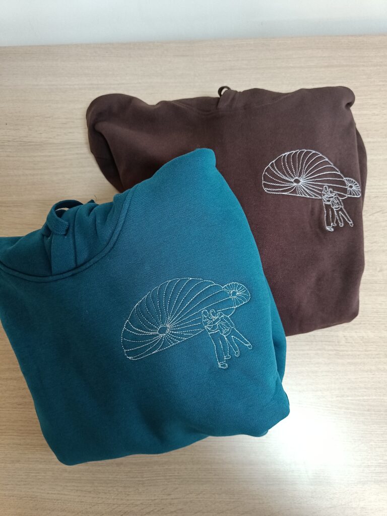Truien geborduurd met lijntekening